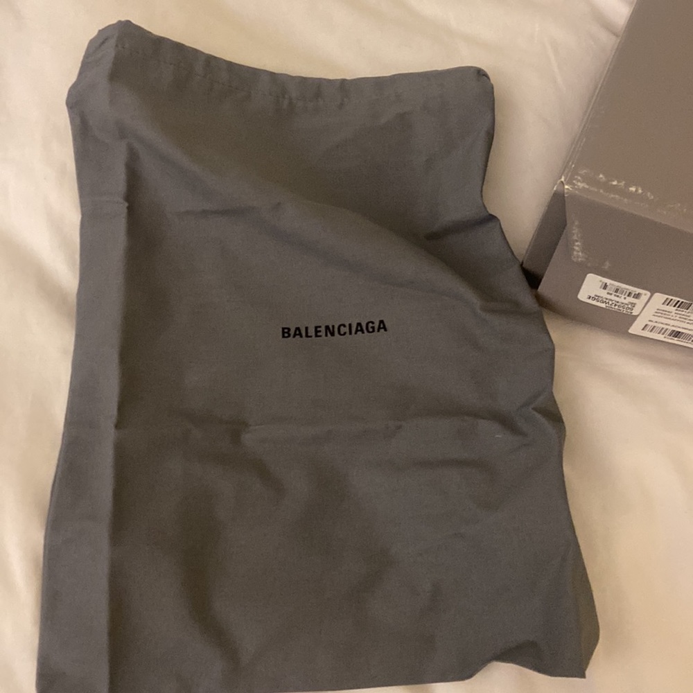 Balenciaga speed lt sneaker- graffiti black/black/white. Women’s size 38 - Picture 6 of 8